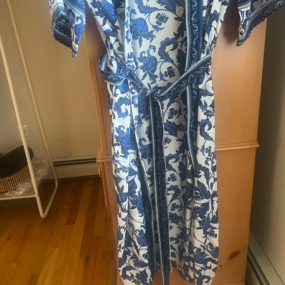 BCBGMaxAzria Blue and White Floral Kimono Top - Picture 3 of 11